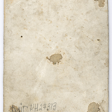 Чоловік у вишитій сорочці та дві жінки у народному вбранні