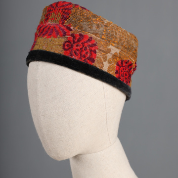 Brocade ochipok-zbornyk (women's headdress)