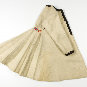 Svyta (embroidered women's coat made of white cloth)