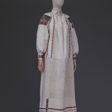 Women's embroidered shirt