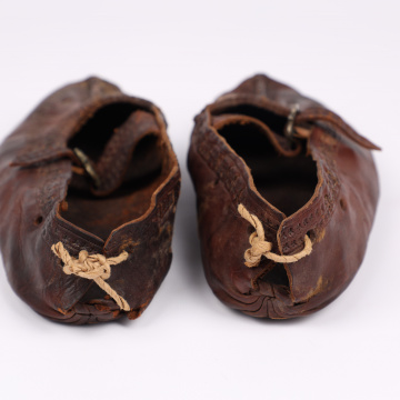 Postoly (women's boots) decorated with embossing