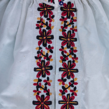 Women's embroidered shirt