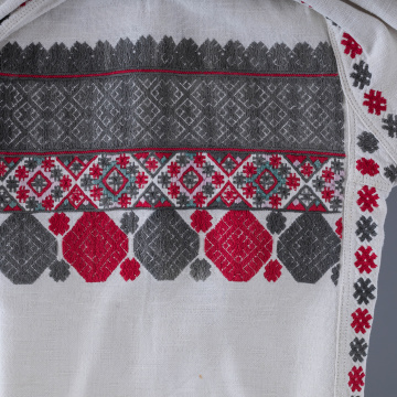 Women's embroidered shirt