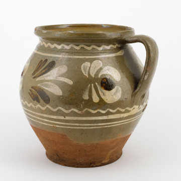 Pot with a handle