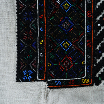 Children's embroidered shirt