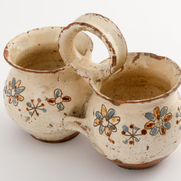Paired pots