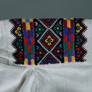 Children's embroidered shirt