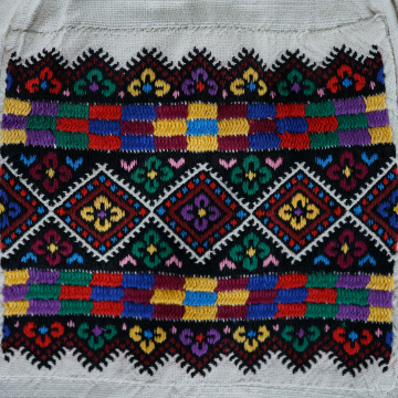 Children's embroidered shirt