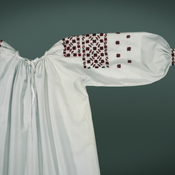 Children's embroidered shirt