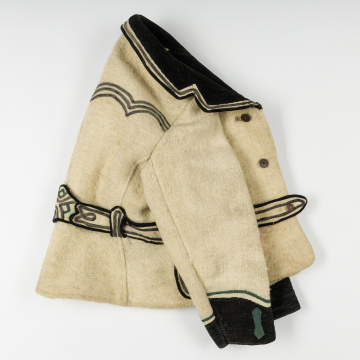 Vuiosh (short jacket) made of white cloth