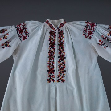 Women's embroidered shirt