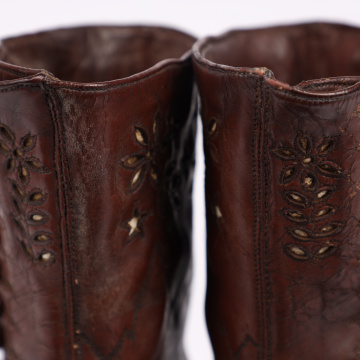 Button boots