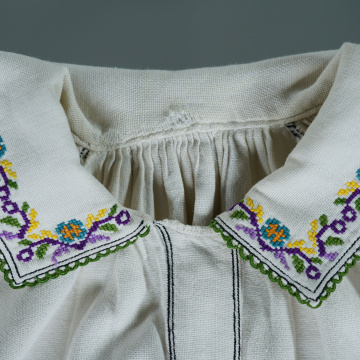 Women's embroidered shirt