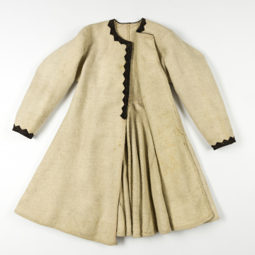 Svyta (embroidered women's coat made of white cloth)
