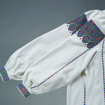 Women's embroidered shirt