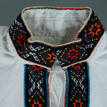 Children's embroidered shirt