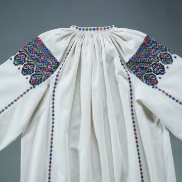 Women's embroidered shirt