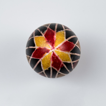 Pysanka 'Vertical rosette'