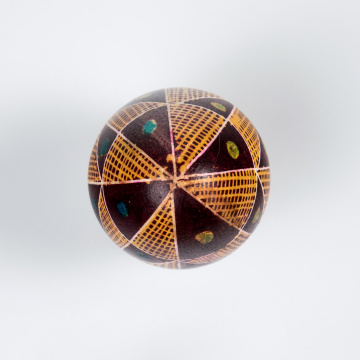 Pysanka 'Forty wedges'