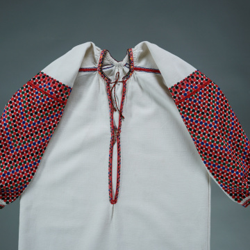 Children's embroidered shirt