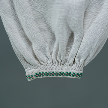 Children's embroidered shirt