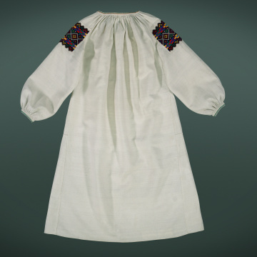 Children's embroidered shirt