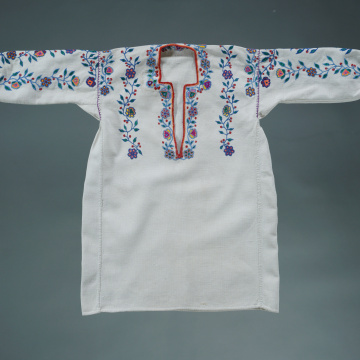Children's embroidered shirt