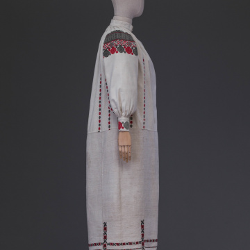 Women's embroidered shirt