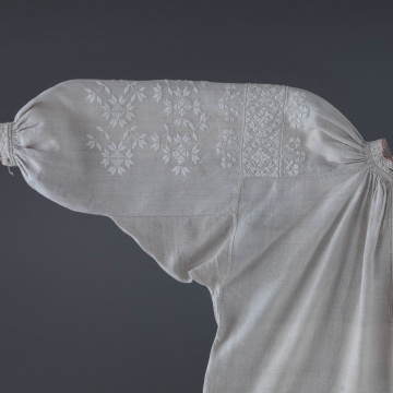 Women's embroidered shirt