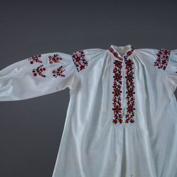 Women's embroidered shirt