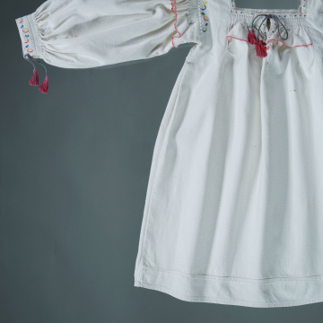 Children's embroidered shirt