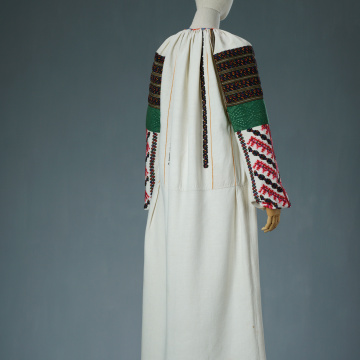 Women's embroidered shirt