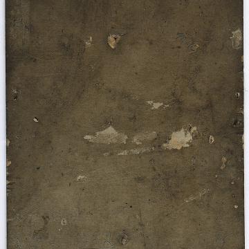 Хлопець у вишитій сорочці під верхнім одягом та дві дівчини у народному вбранні