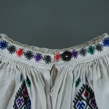 Women's embroidered shirt