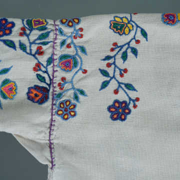 Children's embroidered shirt