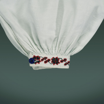 Children's embroidered shirt