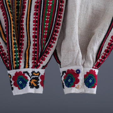 Women's woven and embroidered shirt