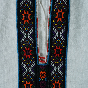 Children's embroidered shirt