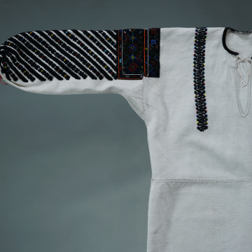 Children's embroidered shirt