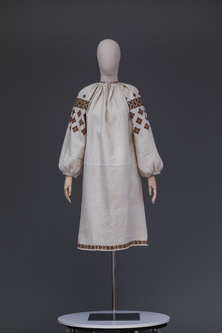 Women's embroidered shirt