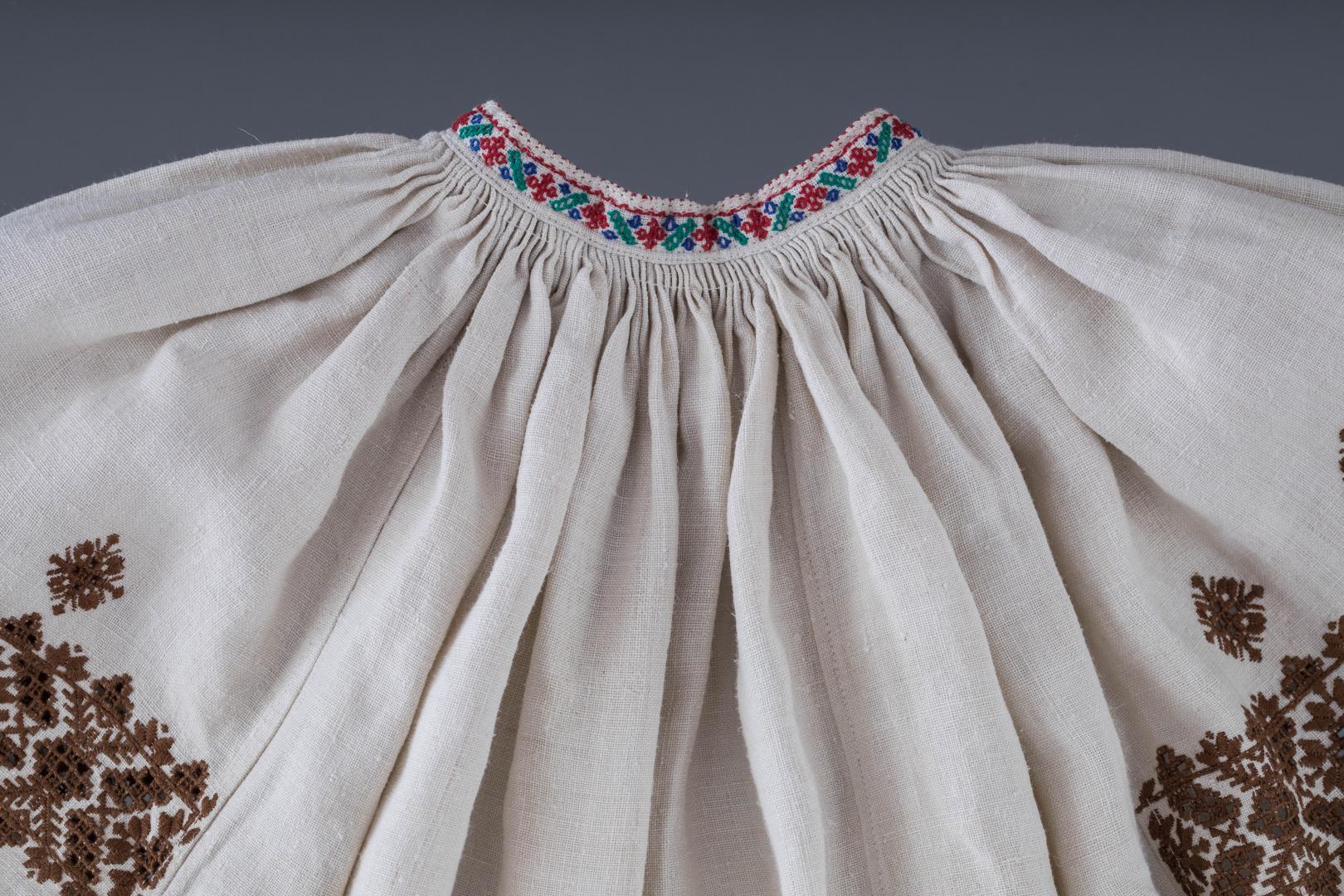 Women's embroidered shirt