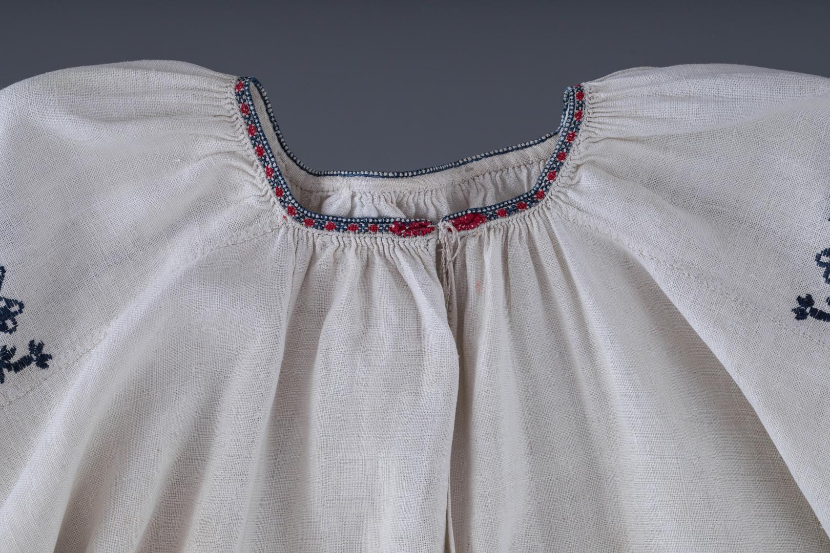 Women's embroidered shirt