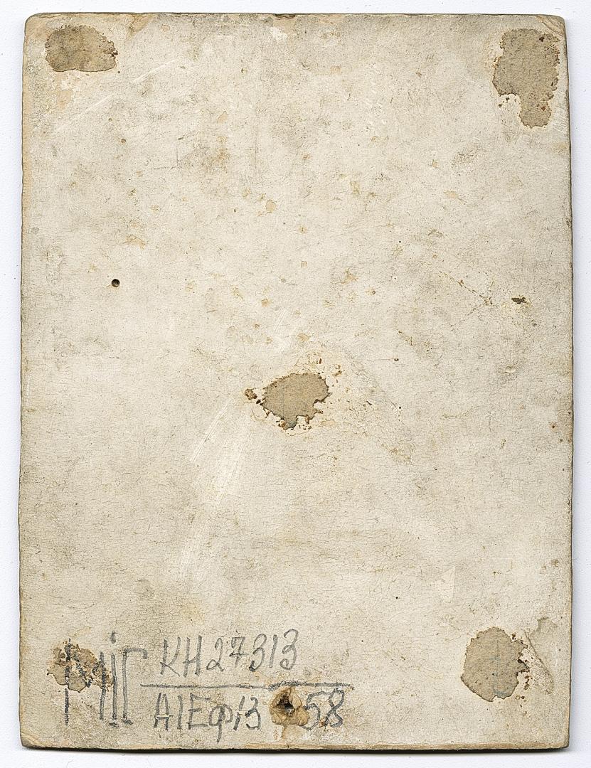 Чоловік у вишитій сорочці та дві жінки у народному вбранні