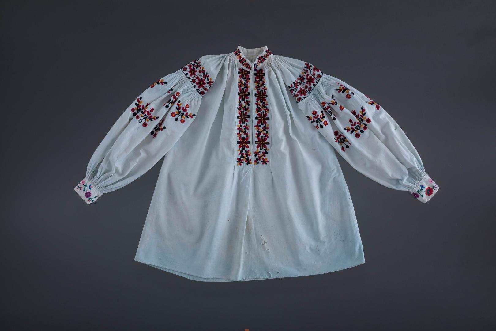 Women's embroidered shirt