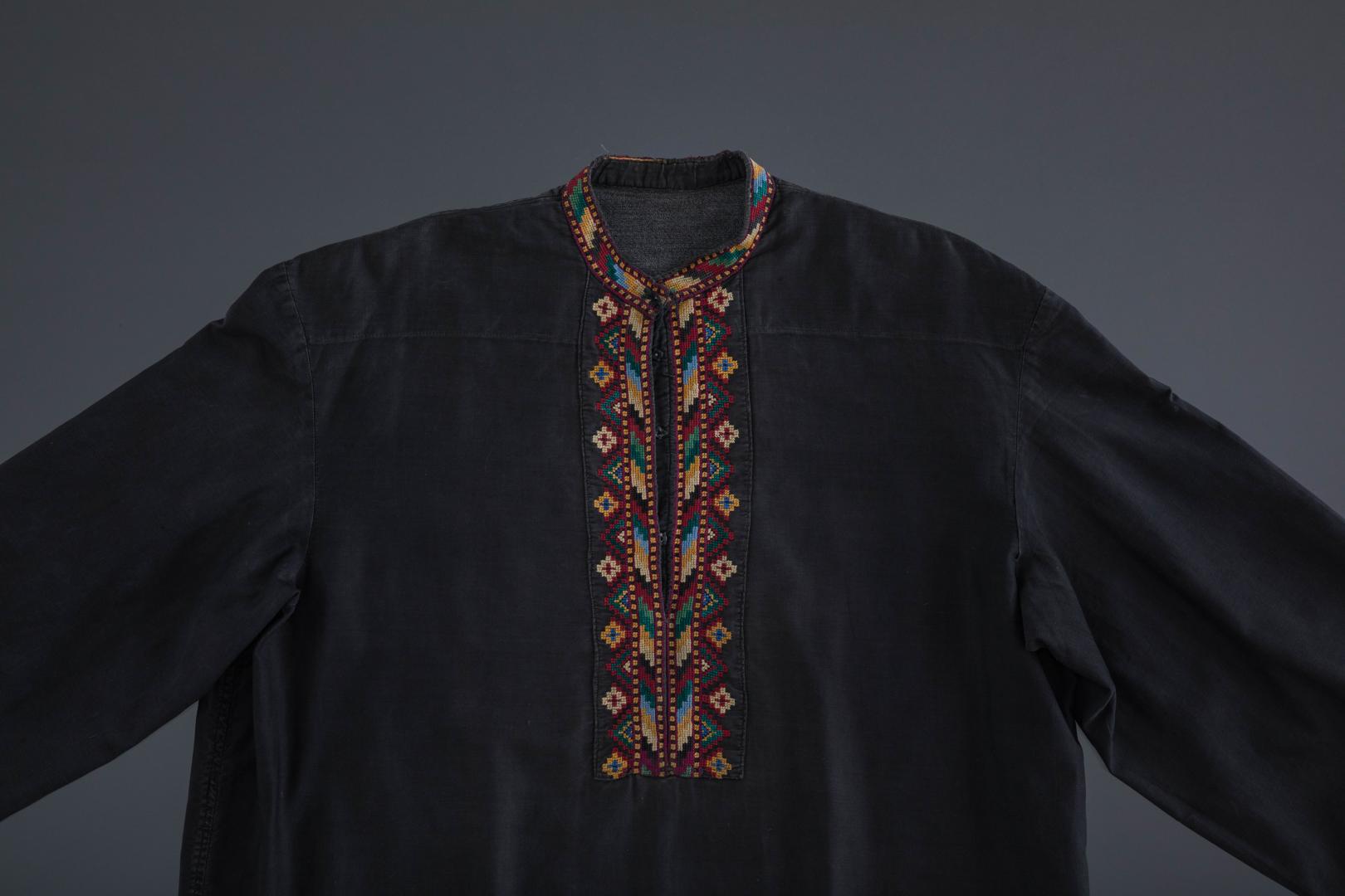 Men's embroidered shirt