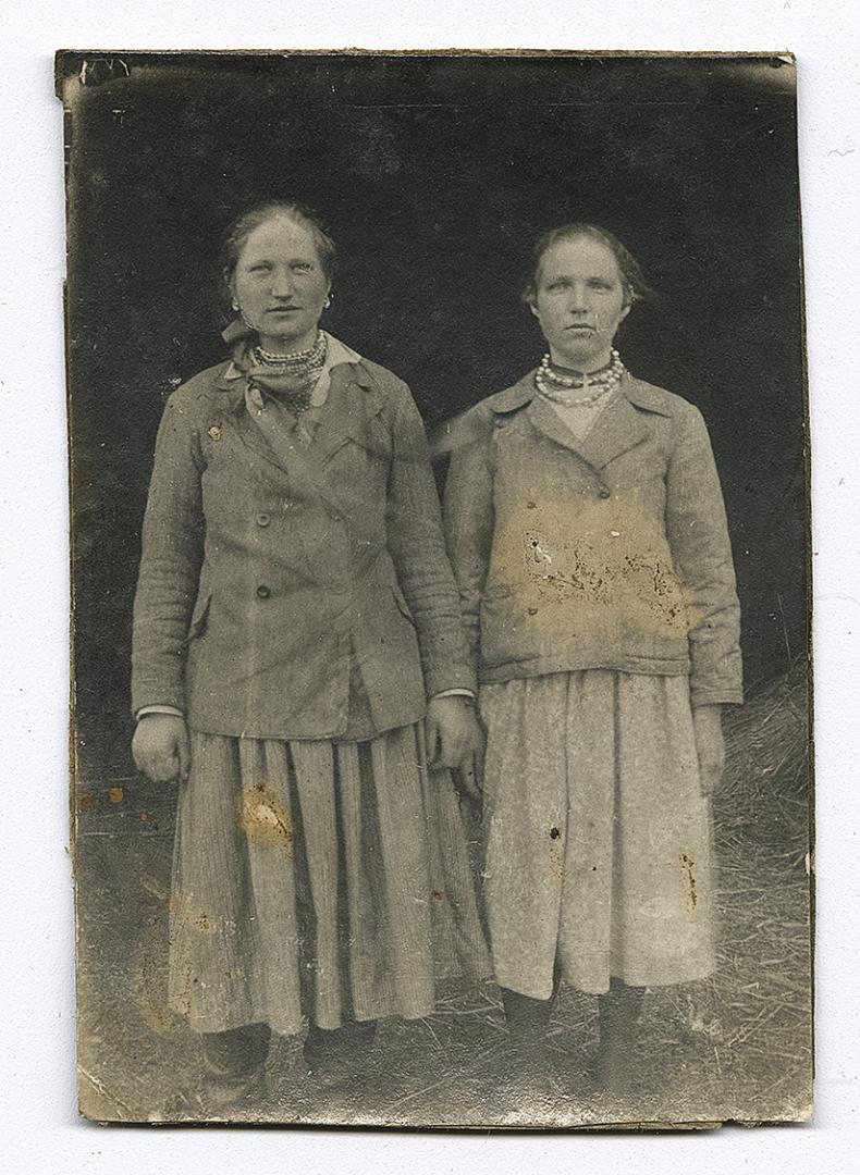 Дві дівчини