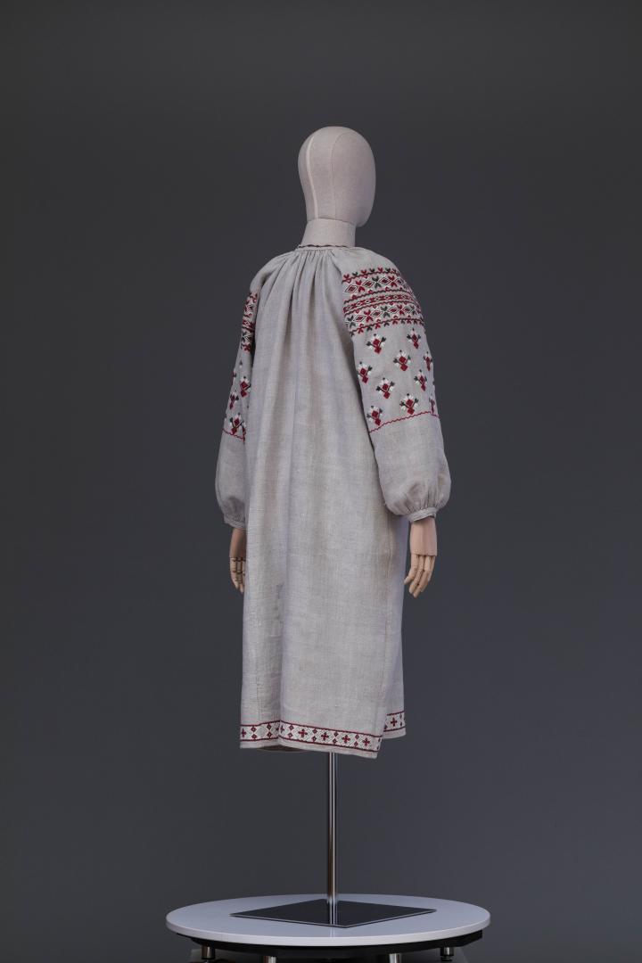 Women's embroidered shirt