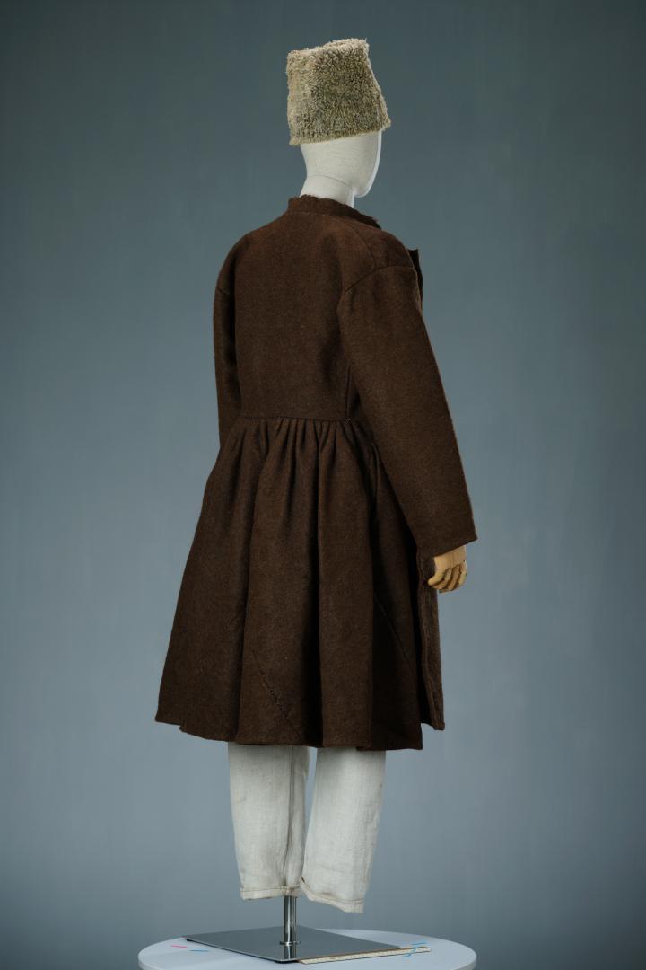Men's casual attire
