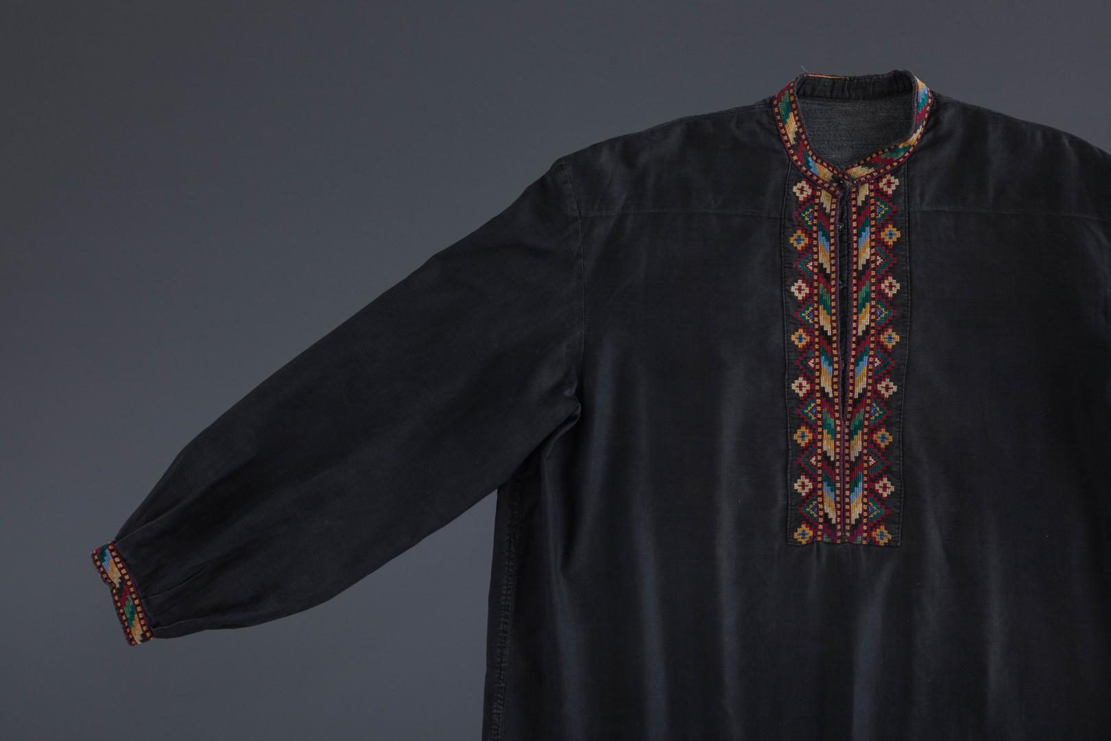 Men's embroidered shirt