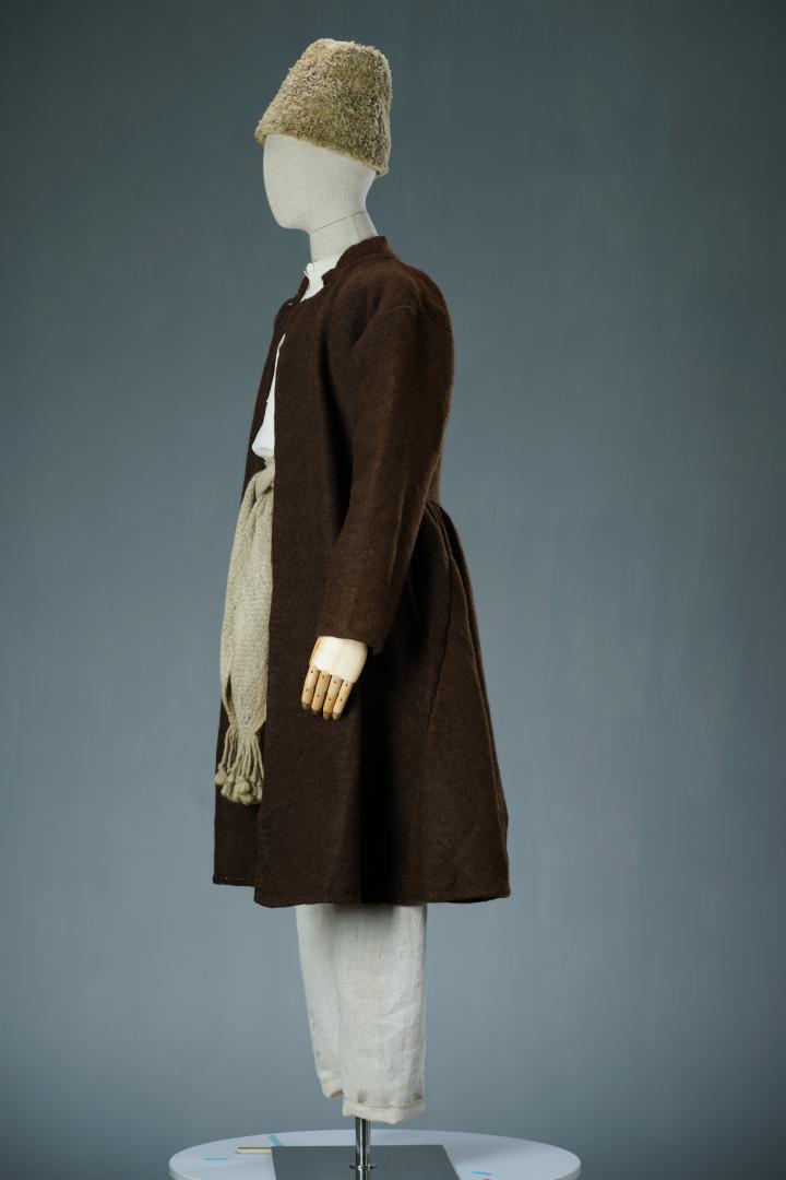Men's casual attire